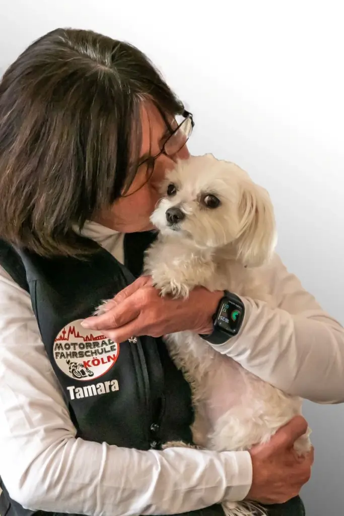 Tamara Papendick mit Malteserhündin Wonder
